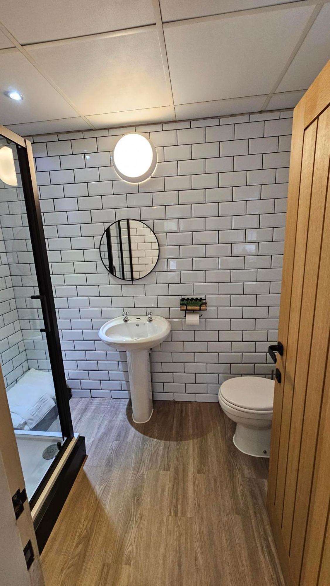 Hotel Rudyard Leek Ngoại thất bức ảnh